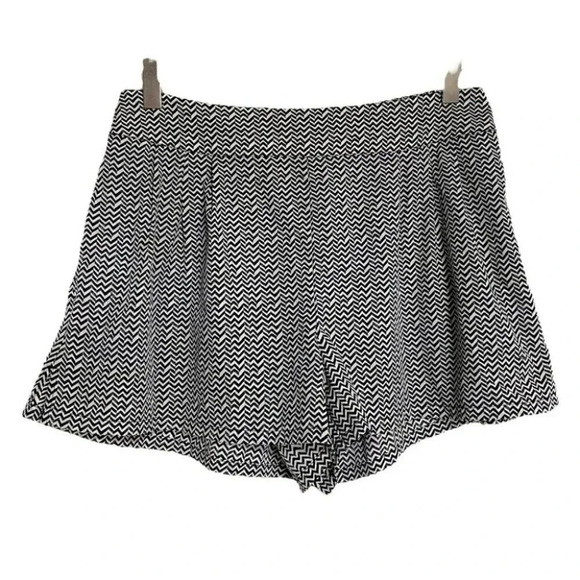 AEO M black‎ + white chevron print elastic waist shorts - Picture 1 of 4